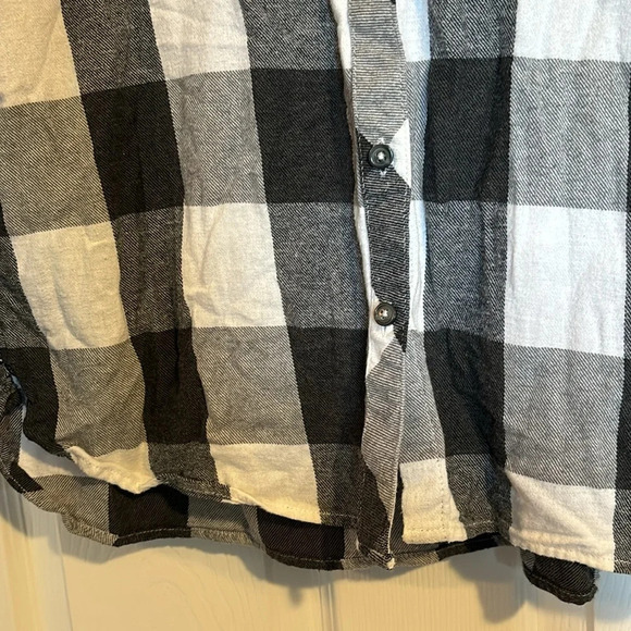 Woolrich women’s black and white flannel button down shirt size large - Picture 4 of 8